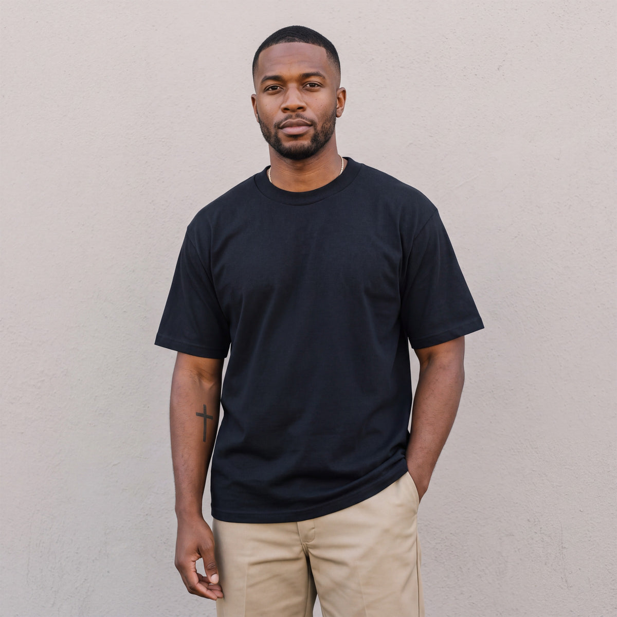 Model wearing Pro Club Men's Heavyweight Cotton Short Sleeve Crew Neck T-Shirt in Black