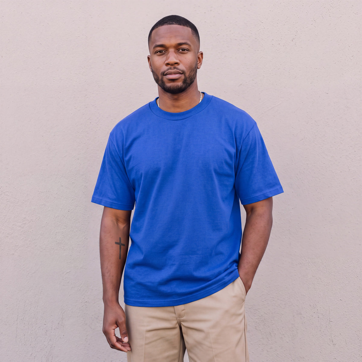 Model wearing Pro Club Men's Heavyweight Cotton Short Sleeve Crew Neck T-Shirt in Royal